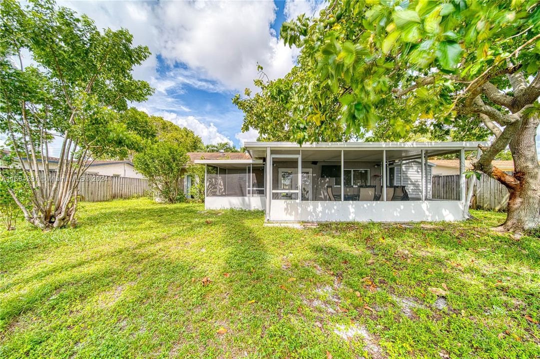 For Sale: $629,000 (3 beds, 2 baths, 1316 Square Feet)