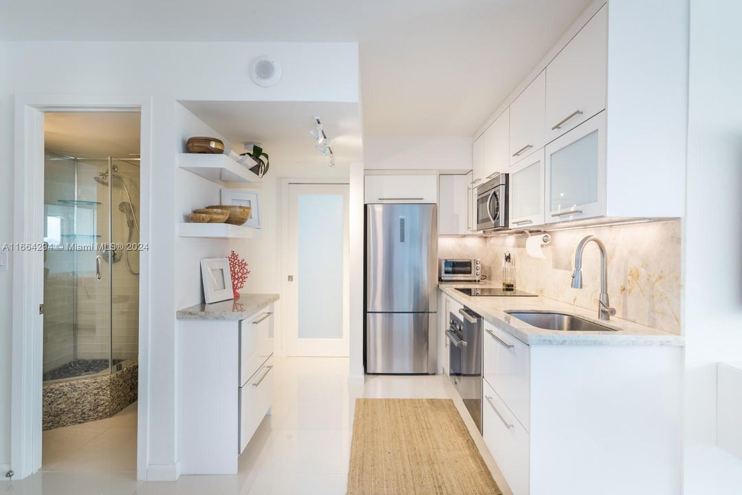 Kitchen & guest bathroom