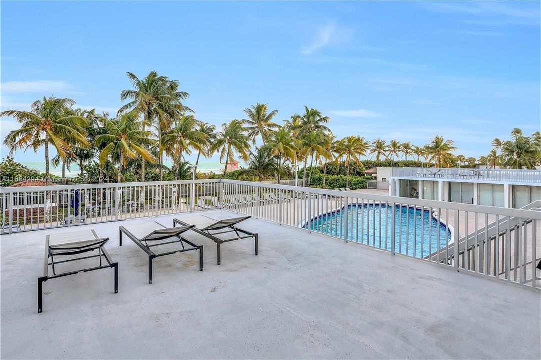 Sun deck @ Mirasol pool