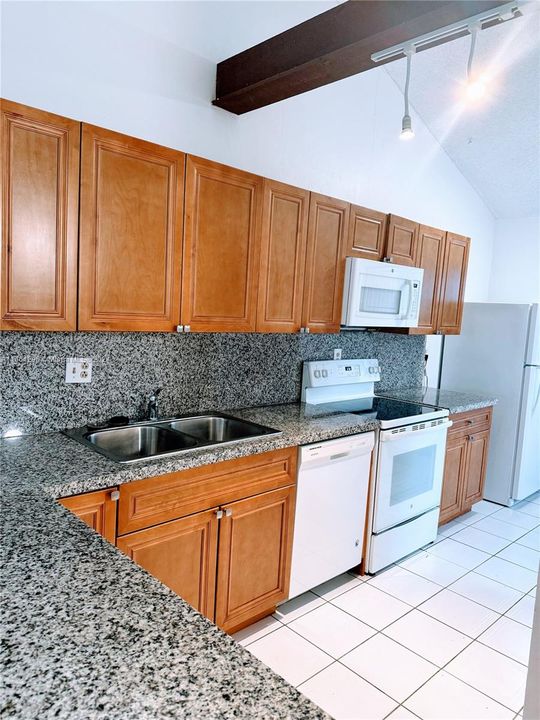 For Rent: $2,300 (2 beds, 2 baths, 1074 Square Feet)