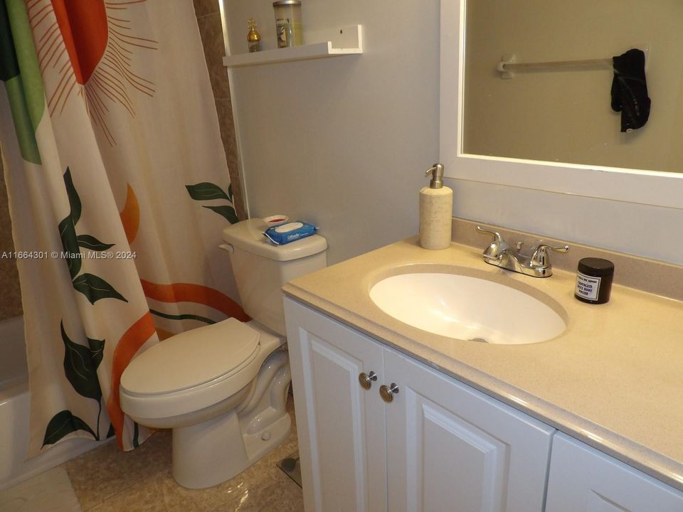 For Sale: $279,900 (2 beds, 2 baths, 985 Square Feet)