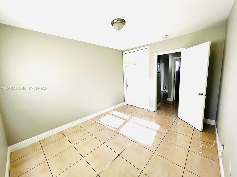 For Rent: $1,600 (1 beds, 1 baths, 700 Square Feet)