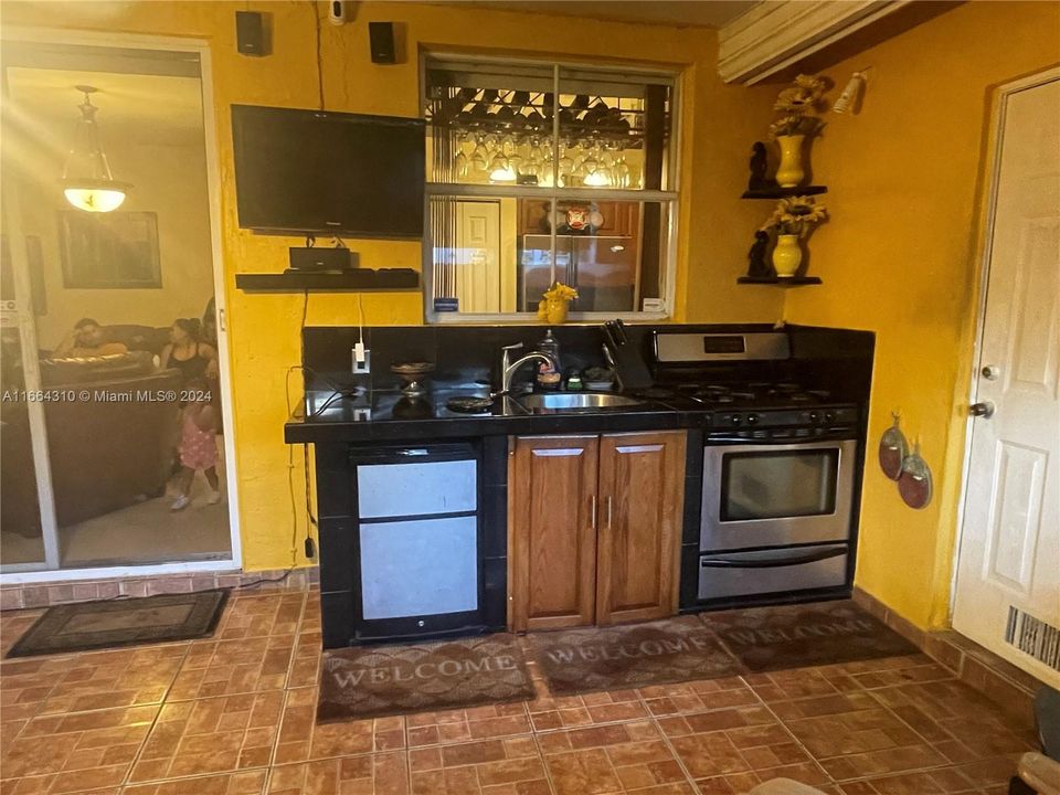 En Venta: $365,000 (3 camas, 2 baños, 1587 Pies cuadrados)