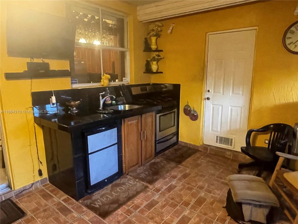 En Venta: $365,000 (3 camas, 2 baños, 1587 Pies cuadrados)