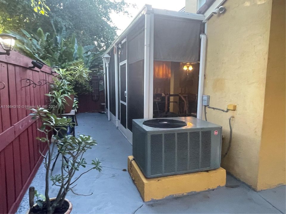 For Sale: $365,000 (3 beds, 2 baths, 1587 Square Feet)