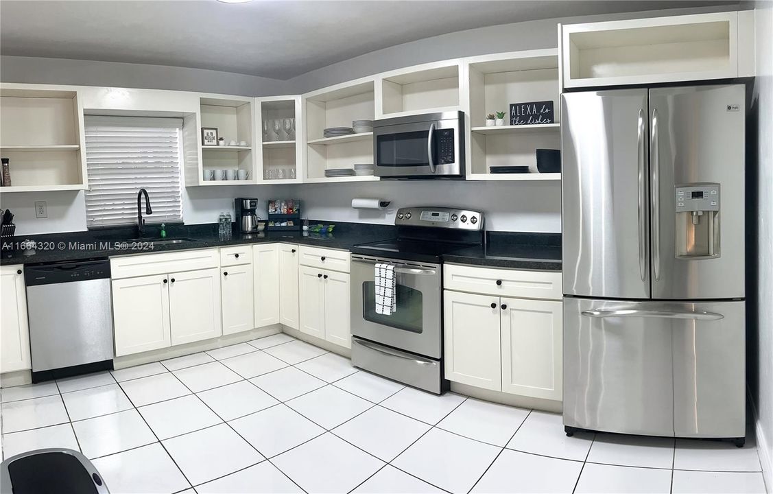 For Sale: $475,000 (3 beds, 2 baths, 1740 Square Feet)