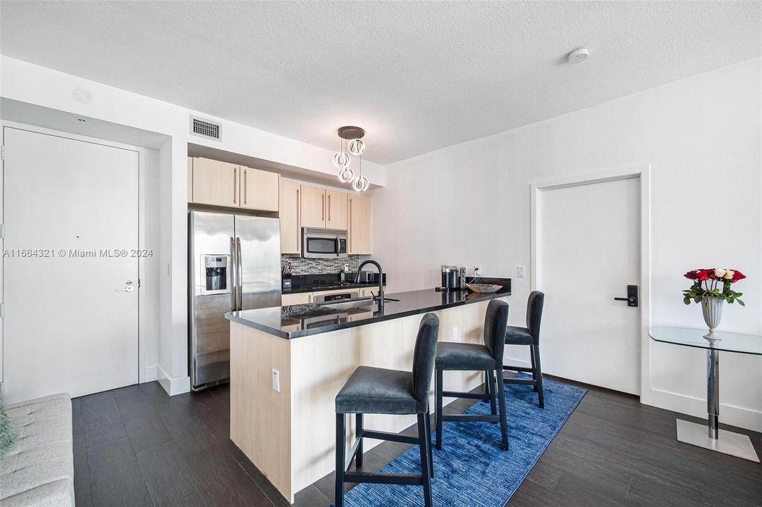 For Sale: $669,900 (2 beds, 2 baths, 1012 Square Feet)