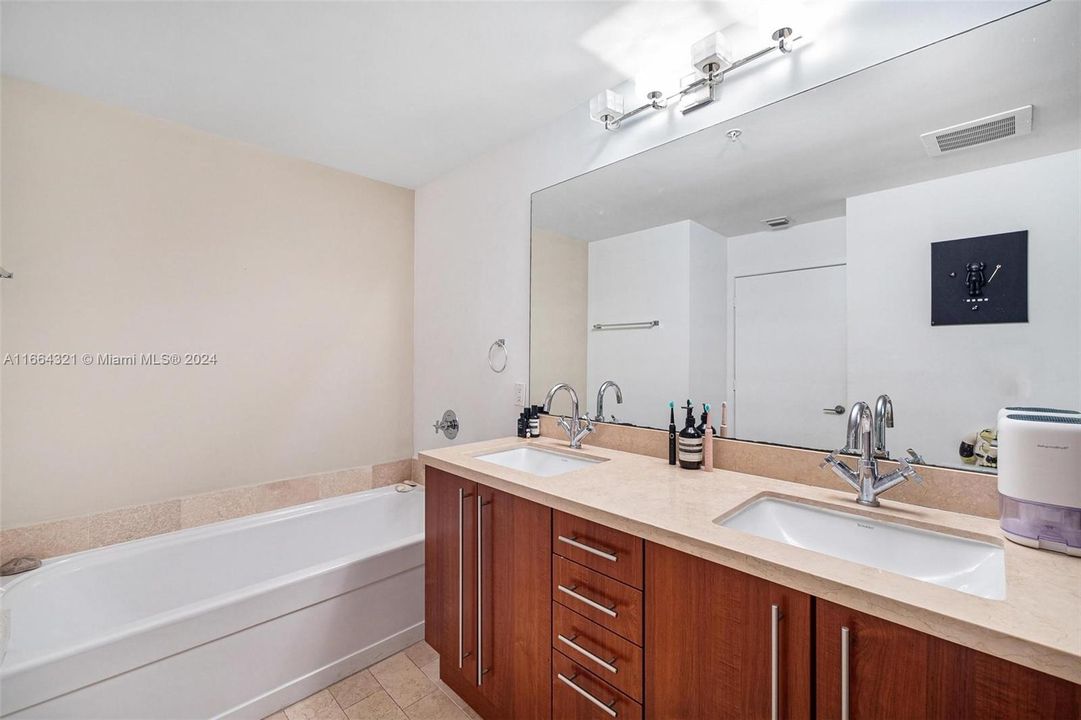 For Sale: $669,900 (2 beds, 2 baths, 1012 Square Feet)