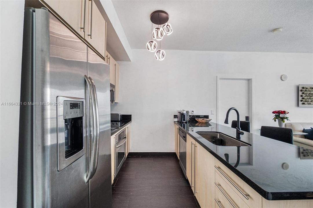 For Sale: $669,900 (2 beds, 2 baths, 1012 Square Feet)