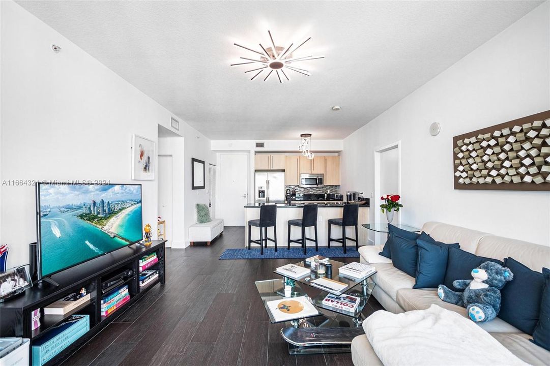 For Sale: $669,900 (2 beds, 2 baths, 1012 Square Feet)