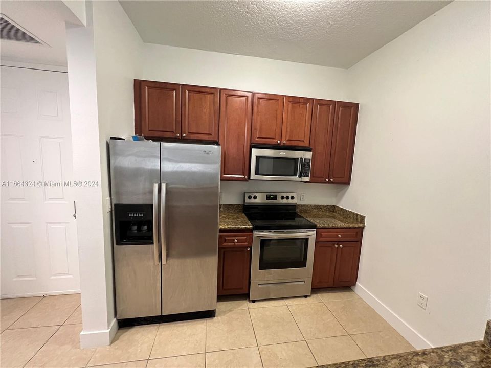 For Sale: $355,000 (1 beds, 1 baths, 836 Square Feet)