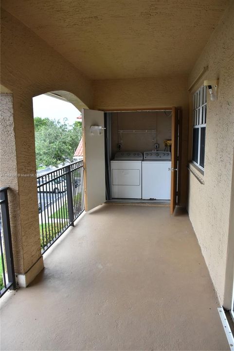 For Rent: $2,350 (2 beds, 2 baths, 1391 Square Feet)