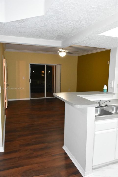 For Rent: $2,350 (2 beds, 2 baths, 1391 Square Feet)