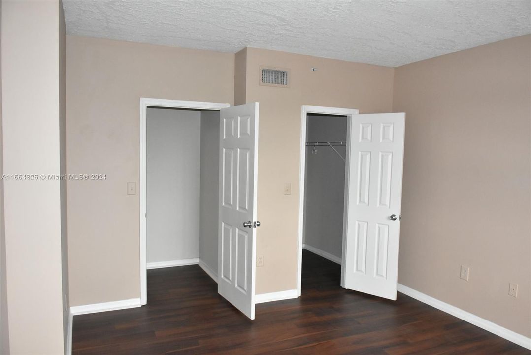 For Rent: $2,350 (2 beds, 2 baths, 1391 Square Feet)