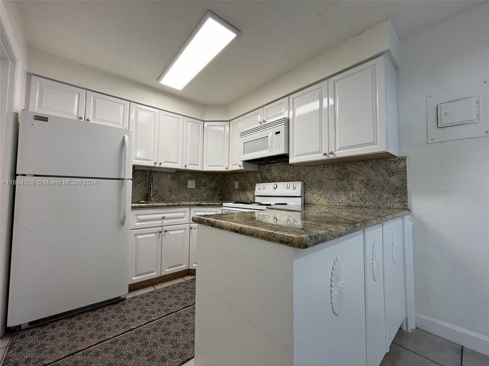 For Rent: $1,650 (1 beds, 1 baths, 550 Square Feet)