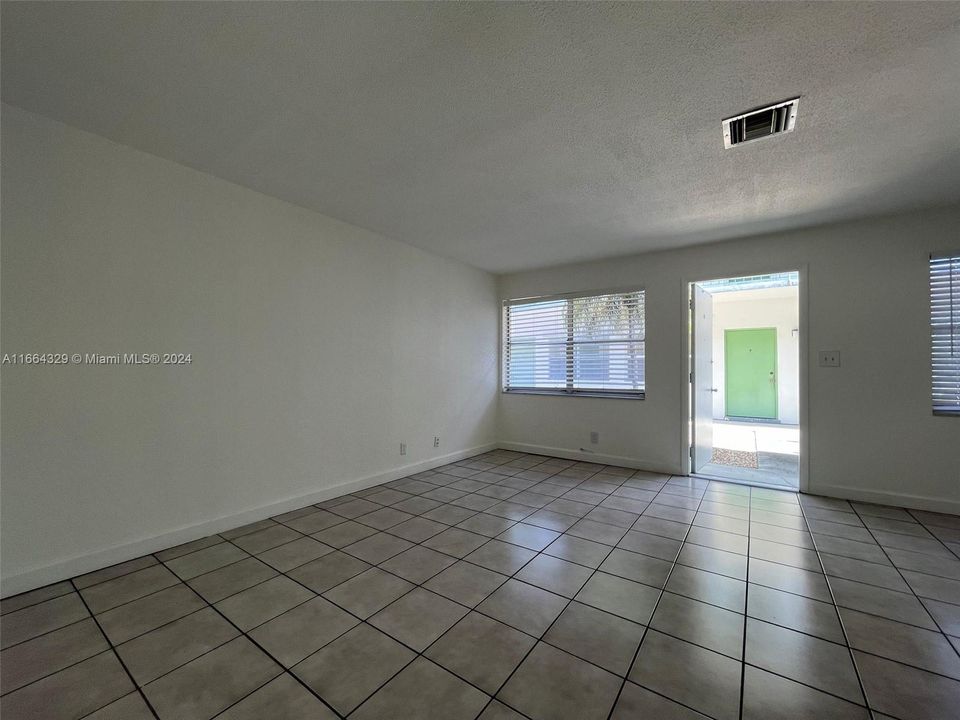 For Rent: $1,650 (1 beds, 1 baths, 550 Square Feet)