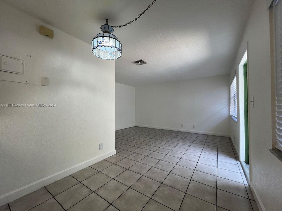 For Rent: $1,650 (1 beds, 1 baths, 550 Square Feet)