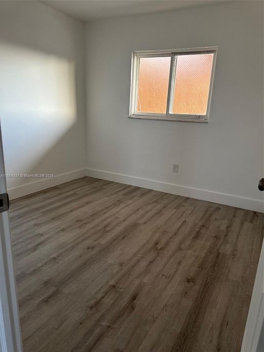 For Rent: $2,450 (3 beds, 1 baths, 847 Square Feet)