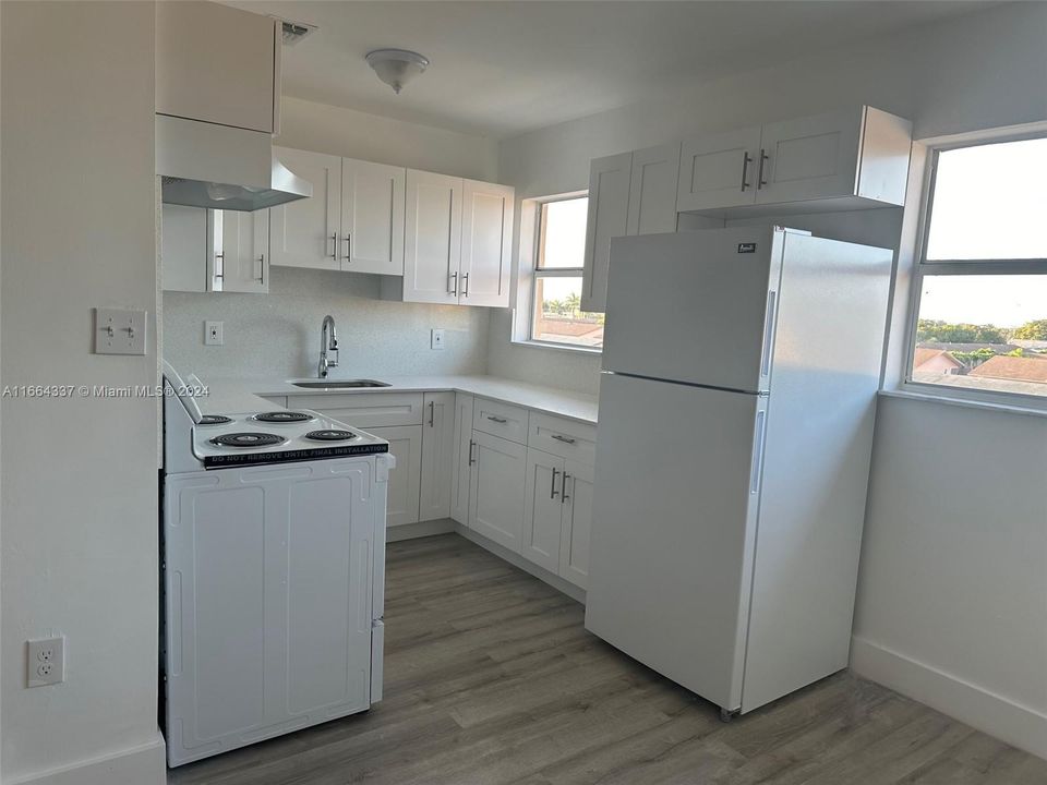 For Rent: $2,450 (3 beds, 1 baths, 847 Square Feet)