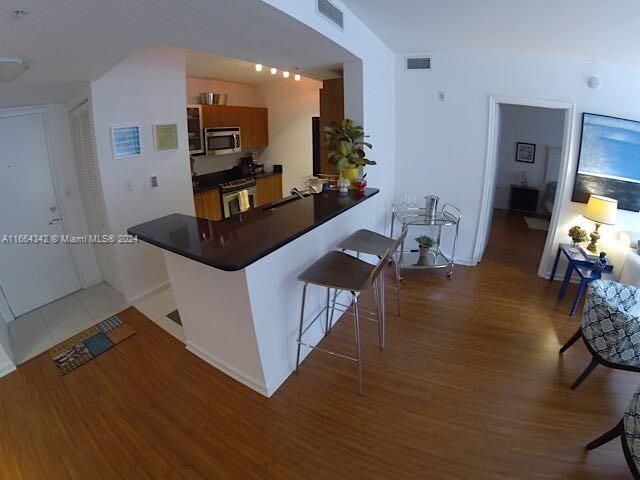 For Rent: $3,375 (2 beds, 2 baths, 1252 Square Feet)