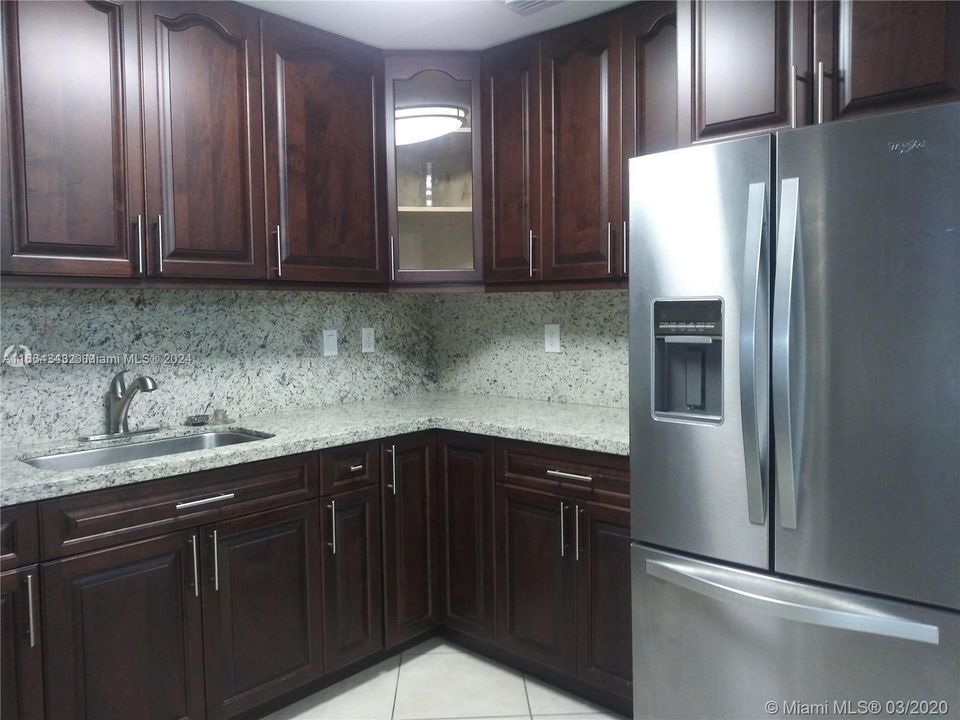 For Sale: $339,000 (2 beds, 2 baths, 1003 Square Feet)