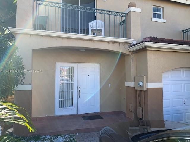 For Rent: $2,850 (3 beds, 2 baths, 1820 Square Feet)