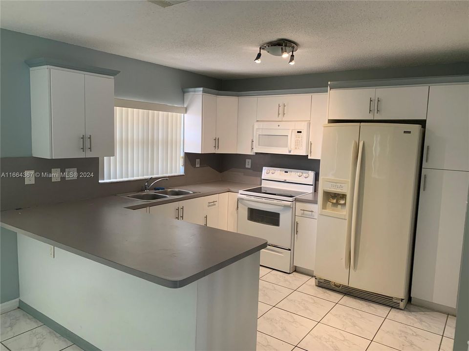 For Rent: $2,850 (3 beds, 2 baths, 1820 Square Feet)