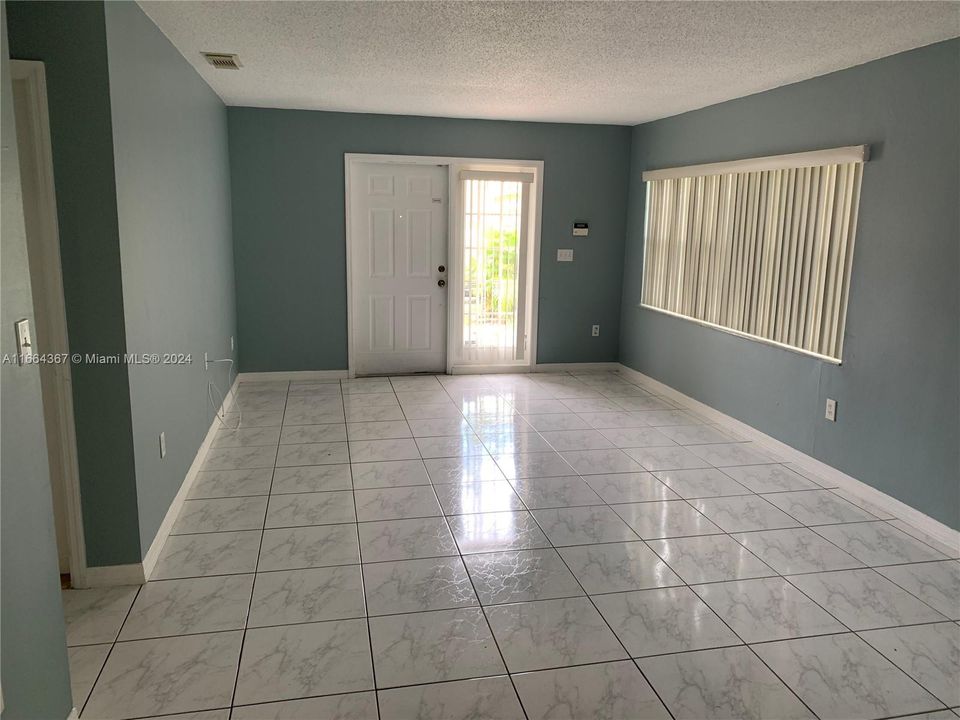 For Rent: $2,850 (3 beds, 2 baths, 1820 Square Feet)