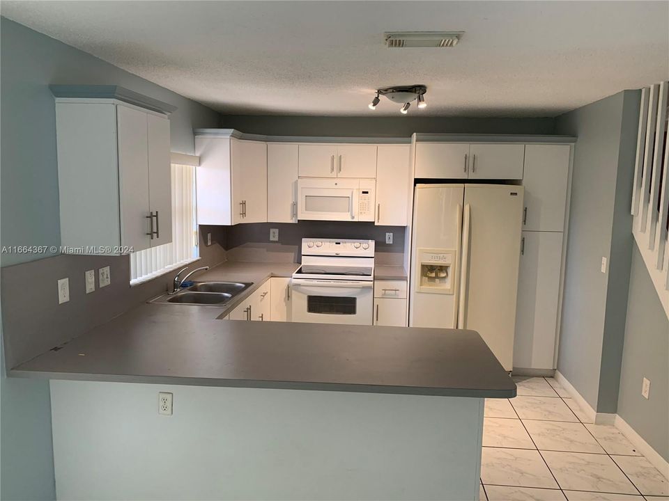 For Rent: $2,850 (3 beds, 2 baths, 1820 Square Feet)