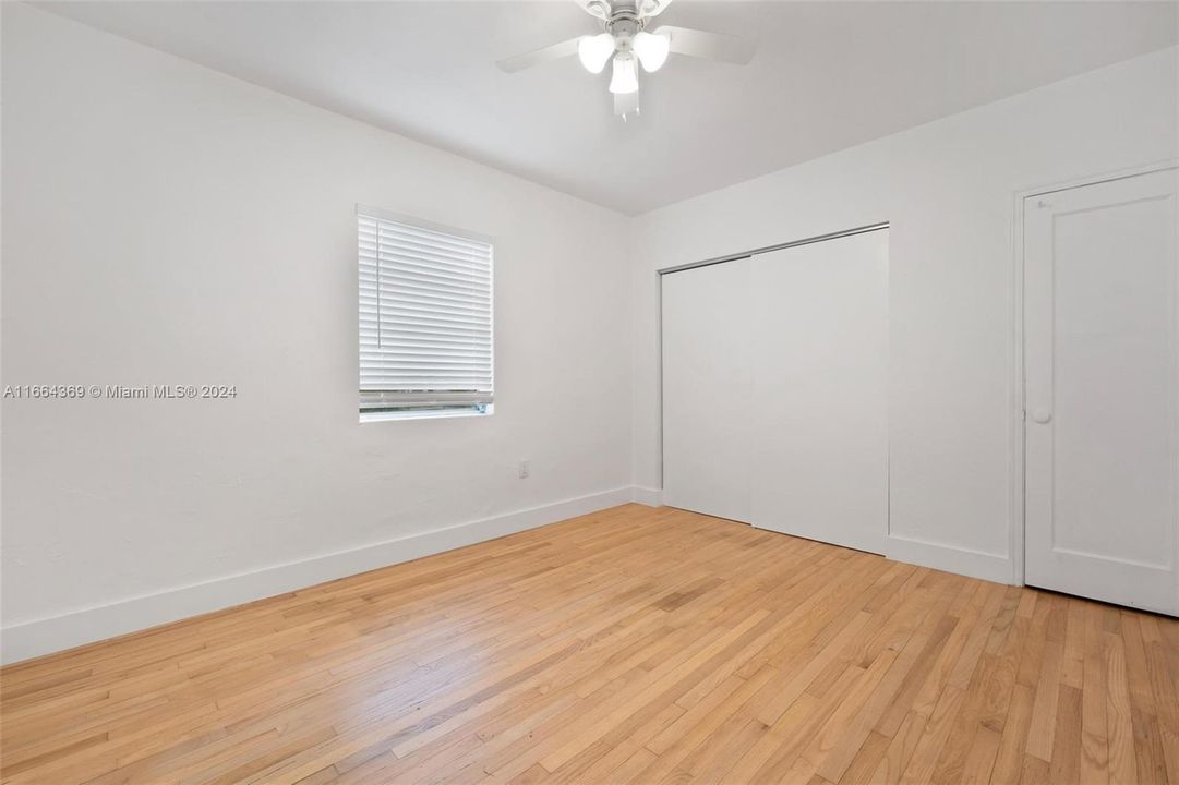 For Rent: $2,600 (2 beds, 1 baths, 845 Square Feet)