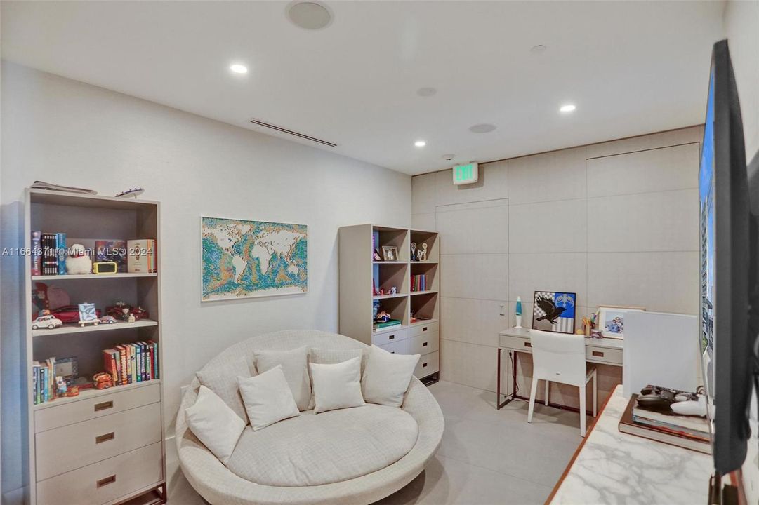 For Sale: $2,500,000 (3 beds, 4 baths, 2962 Square Feet)