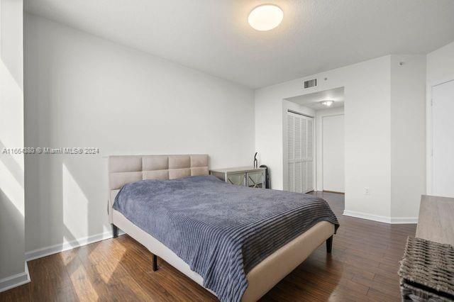 For Sale: $489,000 (2 beds, 2 baths, 1245 Square Feet)