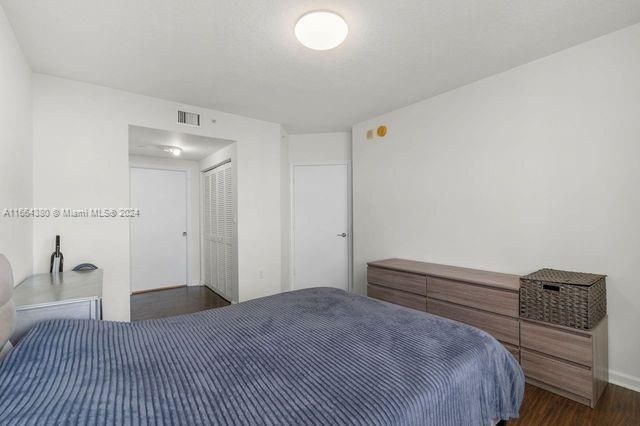 For Sale: $489,000 (2 beds, 2 baths, 1245 Square Feet)