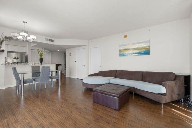 For Sale: $489,000 (2 beds, 2 baths, 1245 Square Feet)