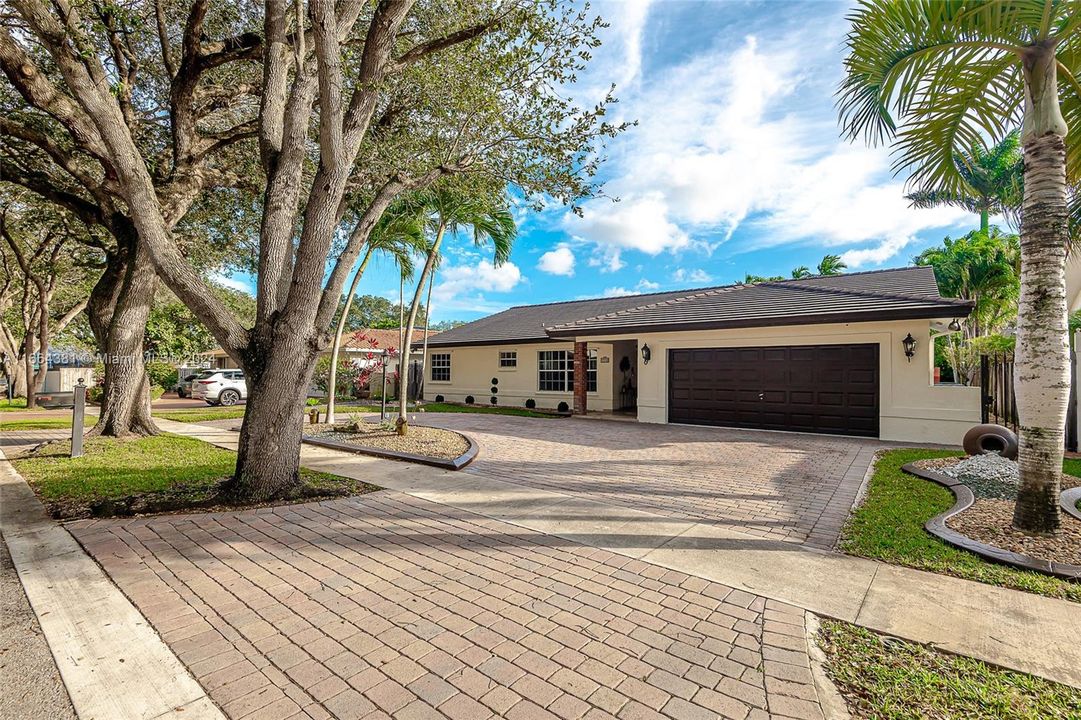 For Sale: $924,999 (3 beds, 2 baths, 1860 Square Feet)