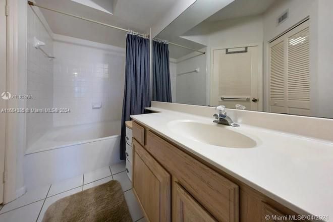 For Rent: $2,300 (1 beds, 1 baths, 620 Square Feet)