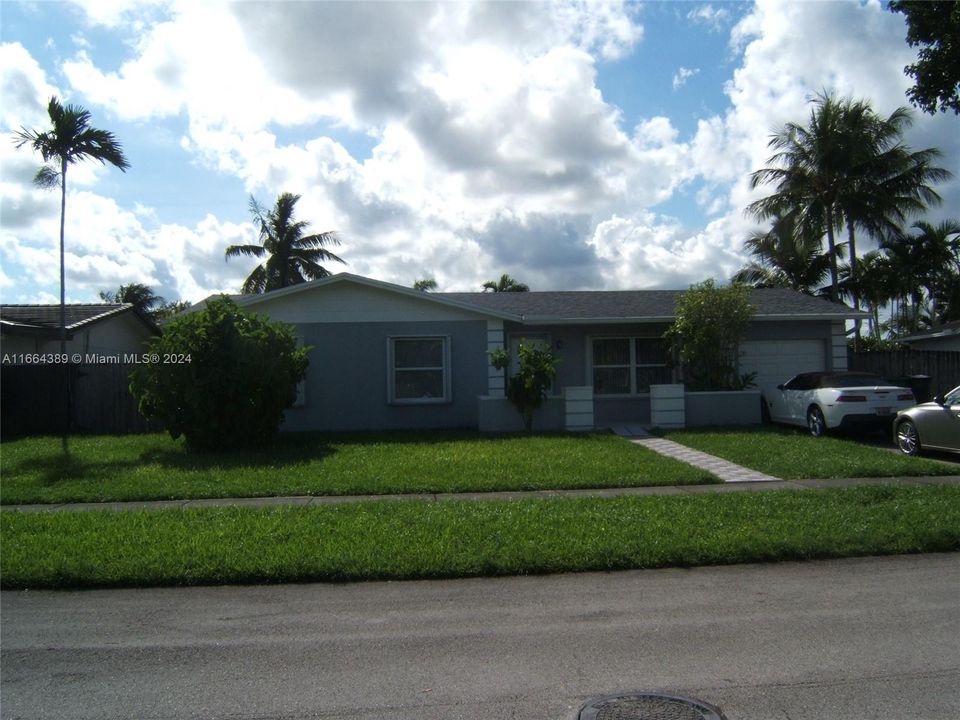 For Sale: $650,000 (3 beds, 2 baths, 1900 Square Feet)