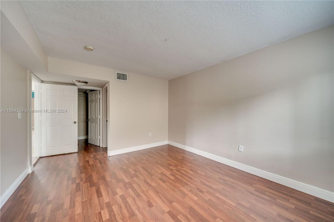 For Rent: $2,200 (2 beds, 2 baths, 1005 Square Feet)