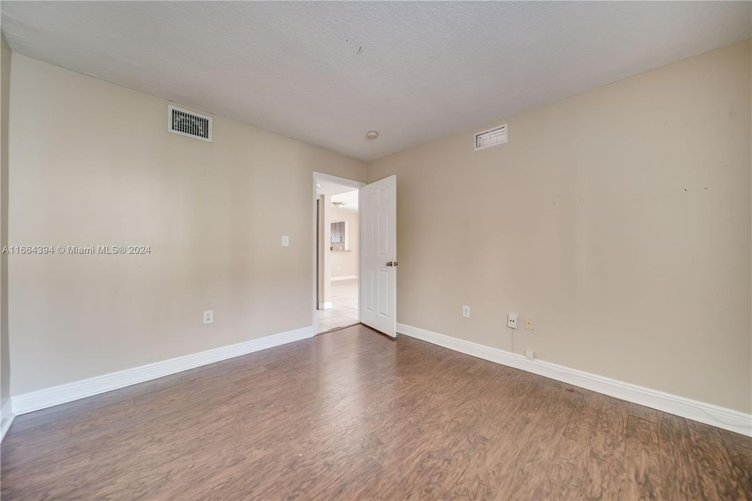 For Rent: $2,200 (2 beds, 2 baths, 1005 Square Feet)