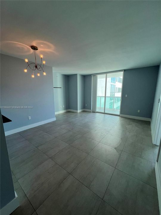 For Rent: $2,950 (1 beds, 1 baths, 841 Square Feet)