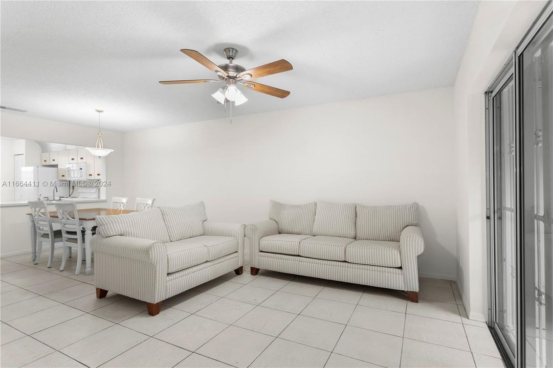 For Sale: $320,000 (3 beds, 2 baths, 1064 Square Feet)