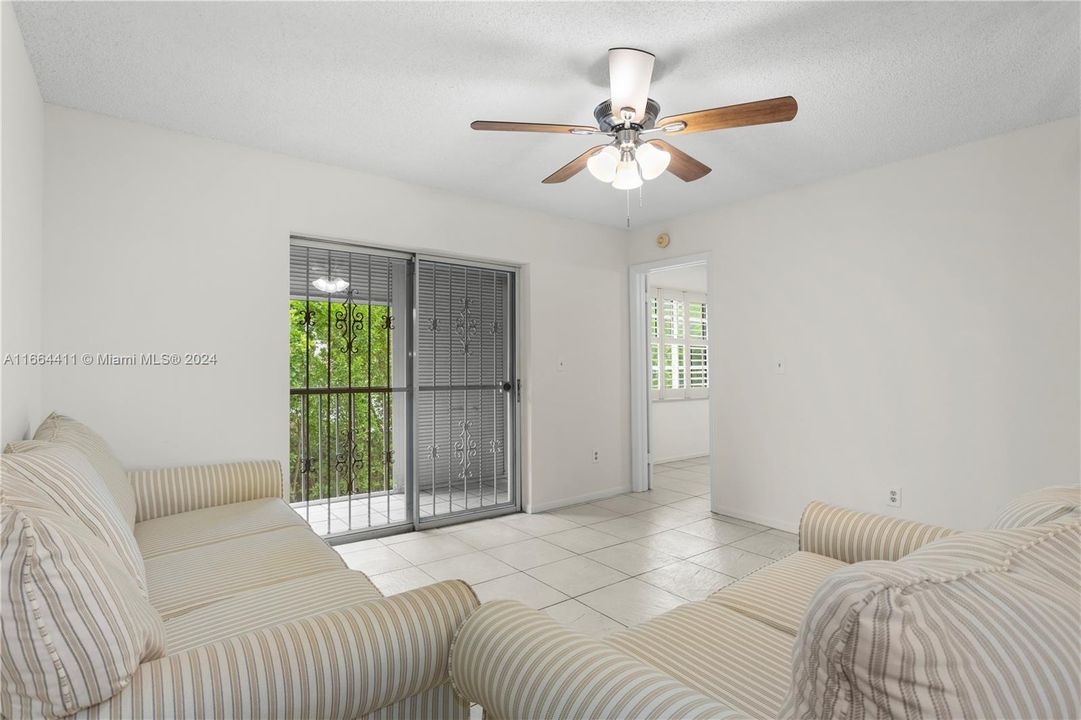 For Sale: $320,000 (3 beds, 2 baths, 1064 Square Feet)