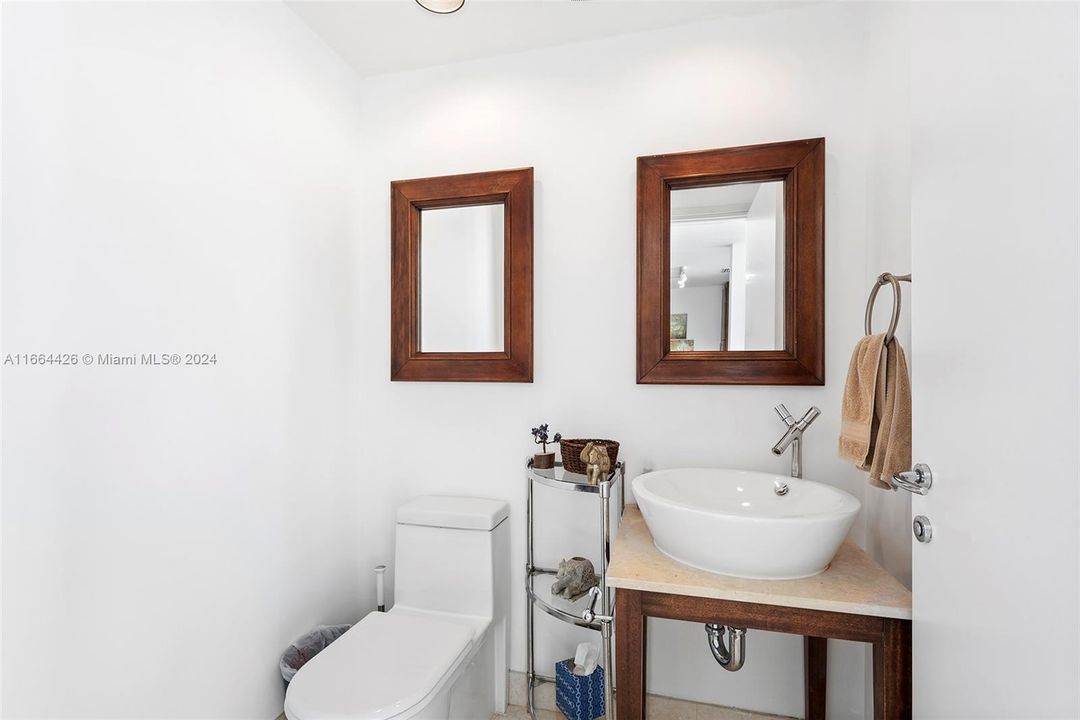 For Rent: $6,500 (1 beds, 1 baths, 851 Square Feet)