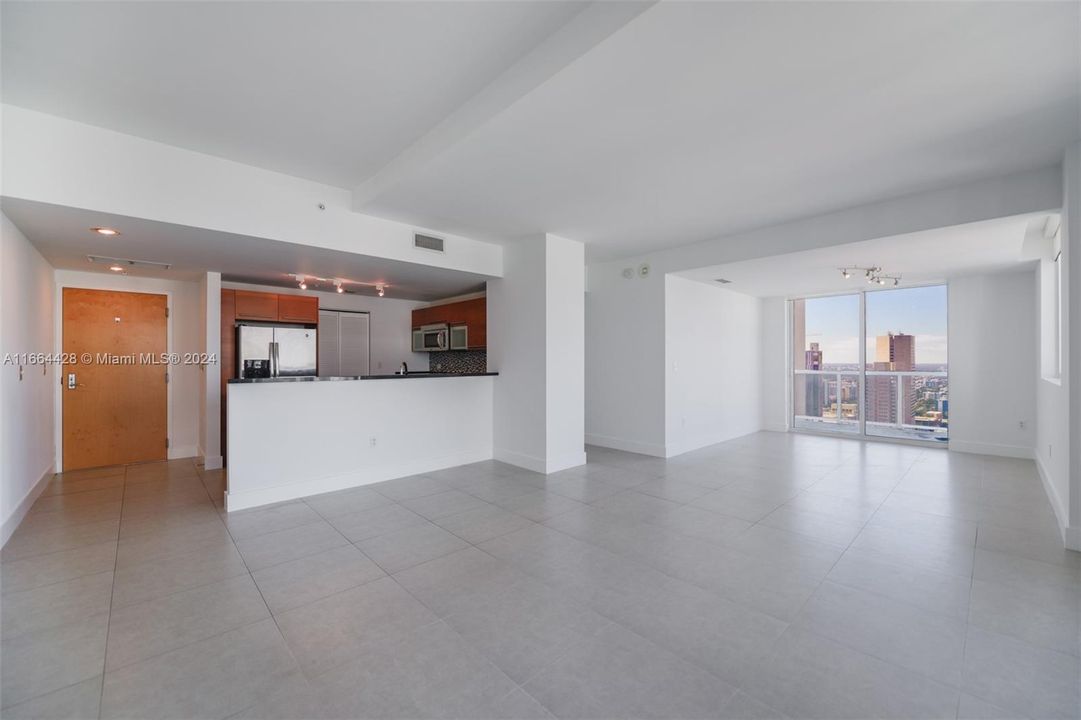 For Sale: $670,000 (2 beds, 2 baths, 1203 Square Feet)