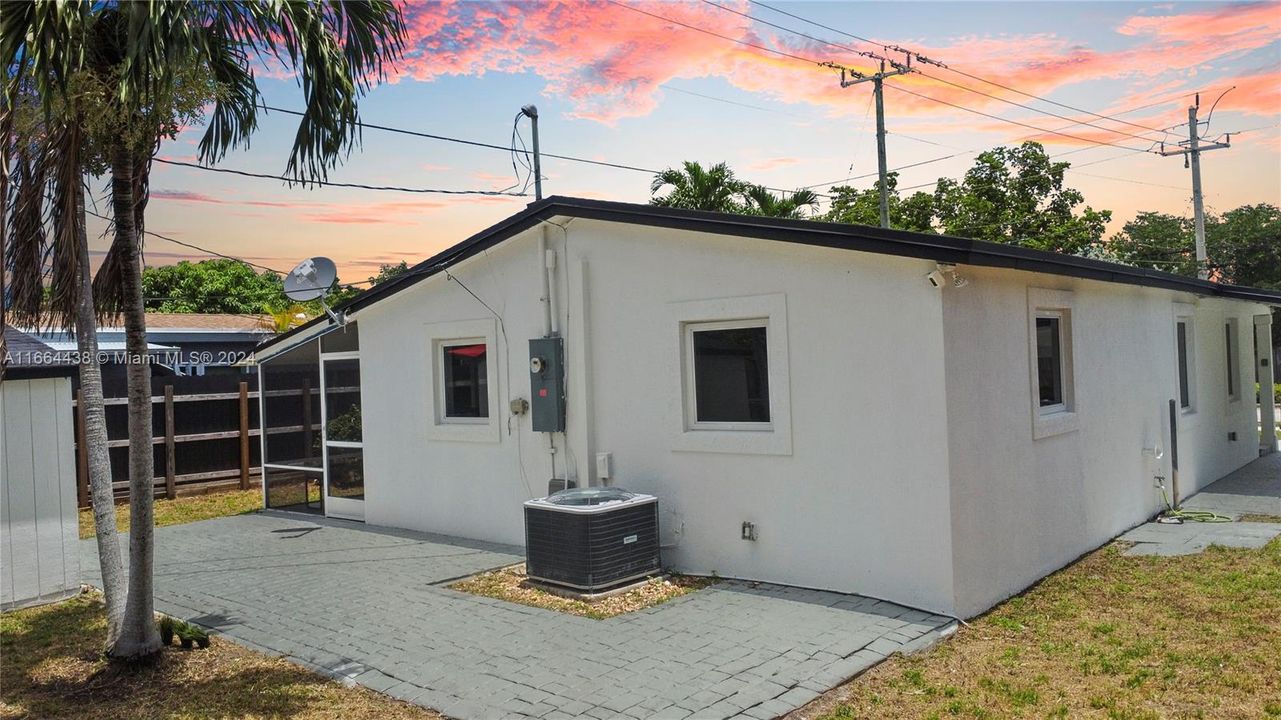 For Sale: $498,000 (3 beds, 2 baths, 1032 Square Feet)