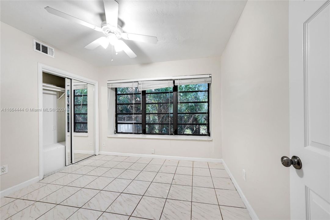 For Sale: $529,900 (4 beds, 2 baths, 1905 Square Feet)