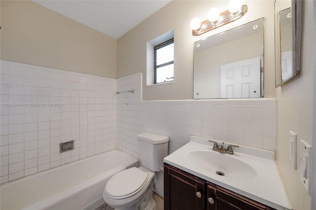 For Sale: $529,900 (4 beds, 2 baths, 1905 Square Feet)