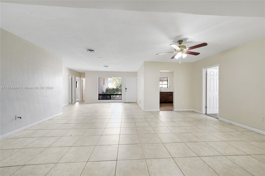 For Sale: $529,900 (4 beds, 2 baths, 1905 Square Feet)