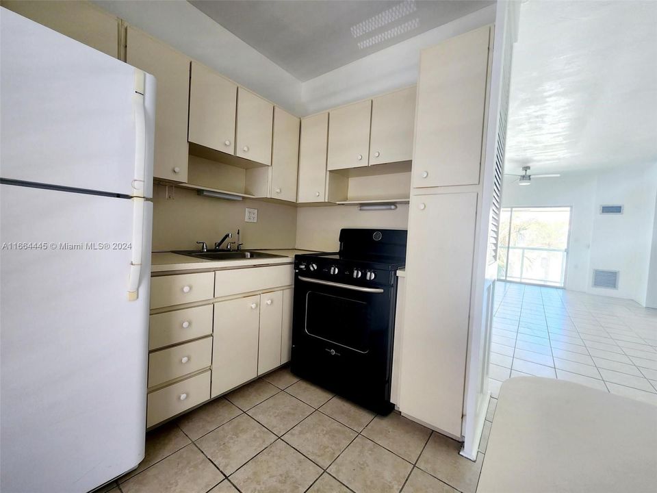 For Rent: $1,525 (1 beds, 1 baths, 656 Square Feet)