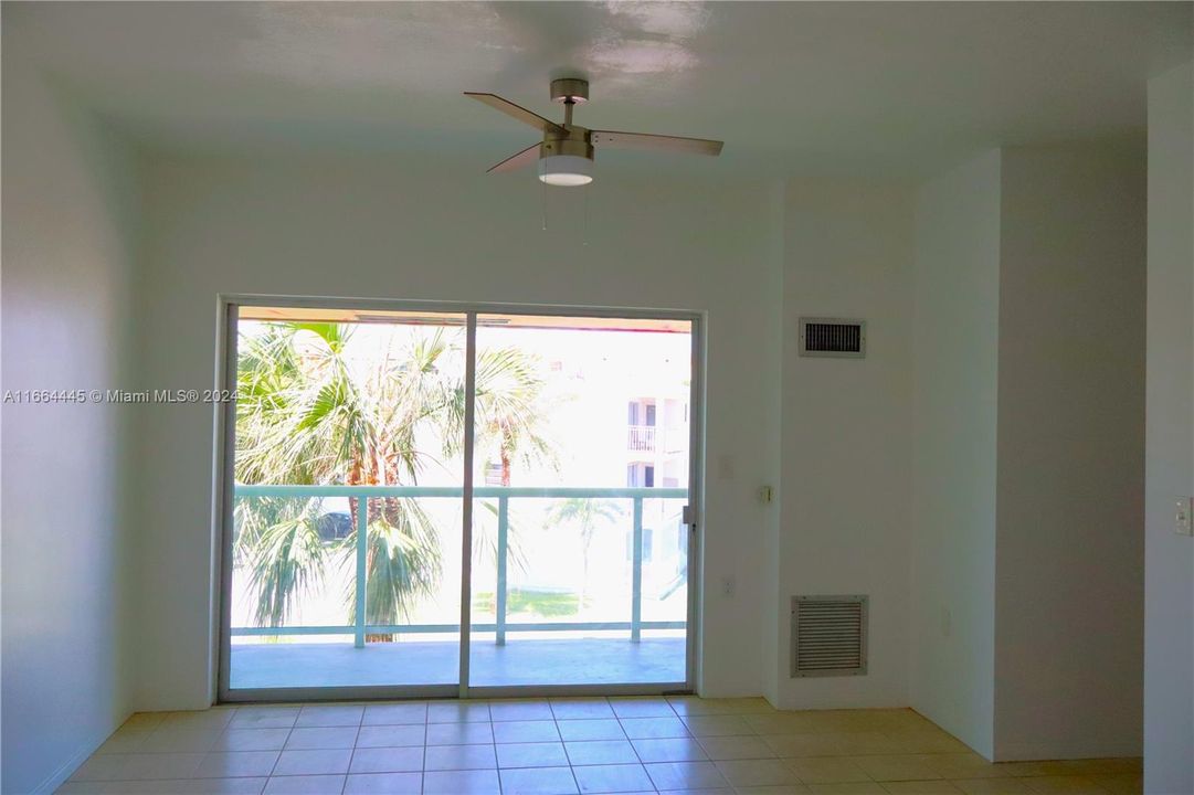 For Rent: $1,525 (1 beds, 1 baths, 656 Square Feet)